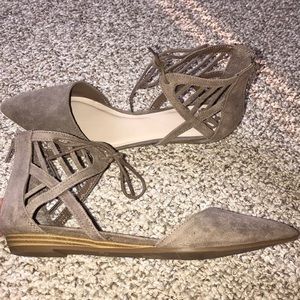 Beige pointed toe flats